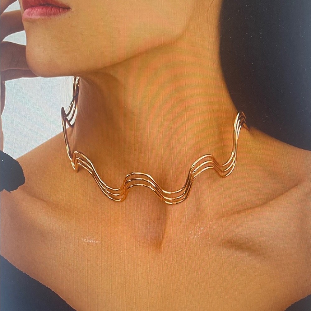 Gold Wave Design Choker Necklace